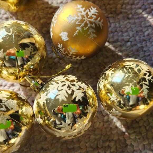 Christmas Tree Balls Ornaments - Picture 5 of 8